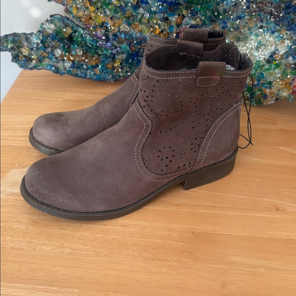Arizona Jean Co Marco  ankle booties new size 8 m dark grey.